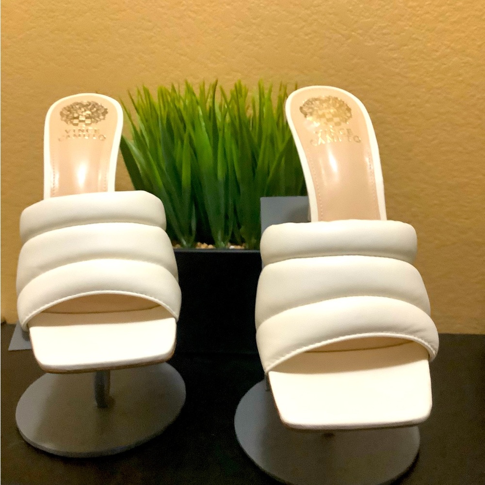 Vince Camuto Candreia Leather Mule in Napa White size 9